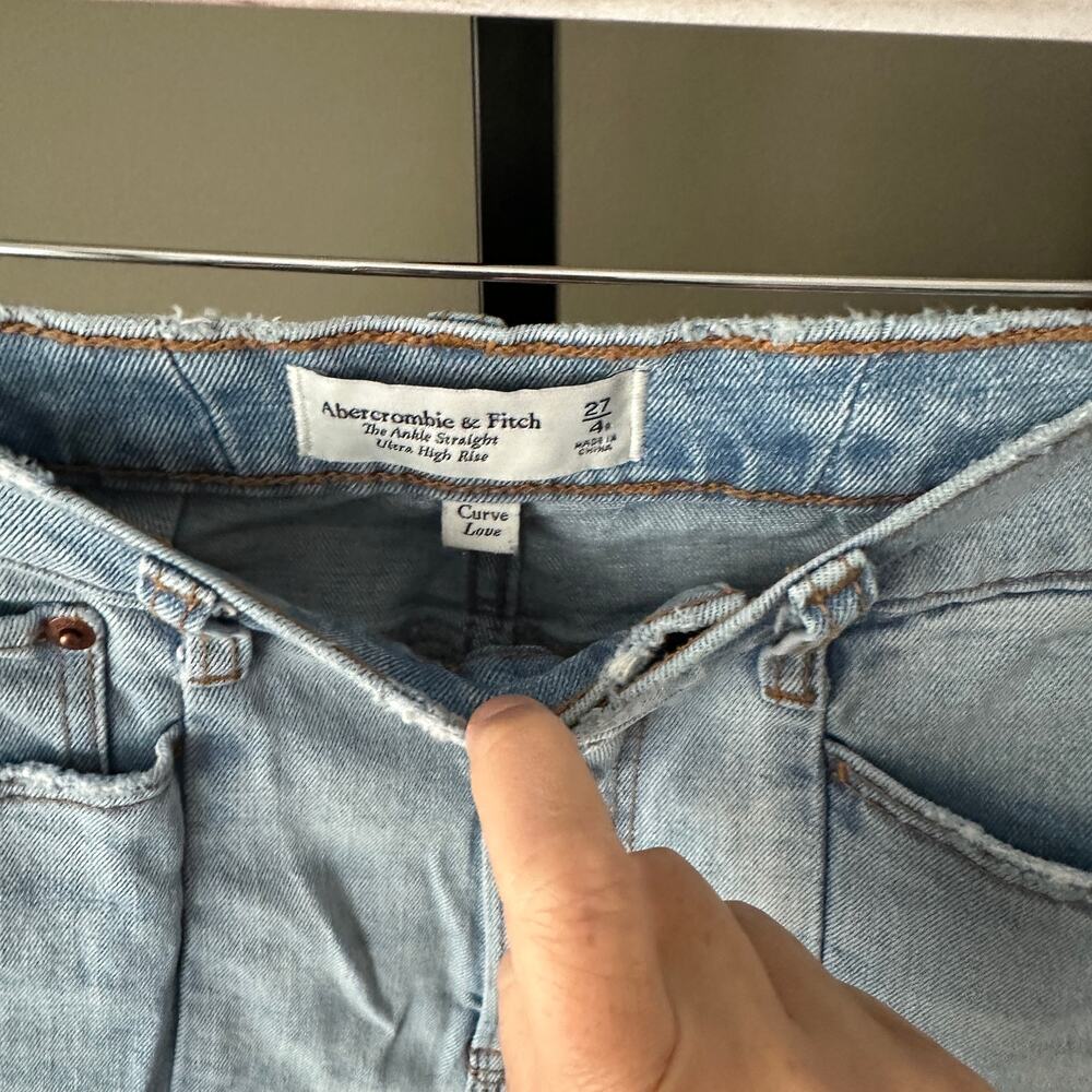 Abercrombie & Fitch Curve Love Ankle Straight Ultra High Rise 27 /4 - Picture 3 of 6